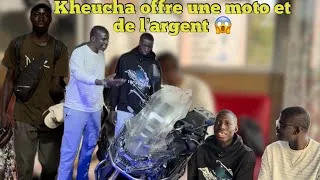 Miniature : 🔴Une agréable journée avec Kheucha qui remet une moto et une enveloppe à un jeune marchand ambulant.