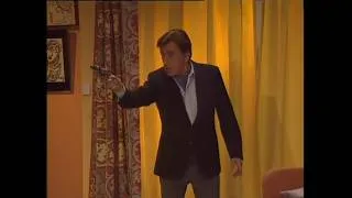 Miniature : Jean Lefebvre dans "Une Femme Dans Les Bras, Un Cadavre Sur Le Dos!" (Jo) 1992