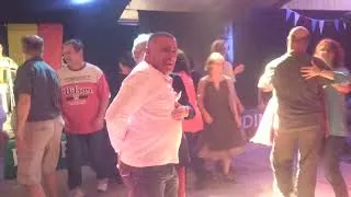 Miniature : 20140919 225812 on danse