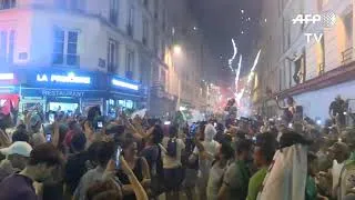 Miniature : Les supporters algériens fêtent la victoire à Paris