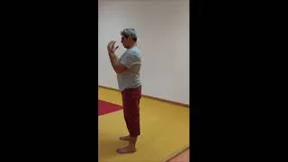 Miniature : Yoga : les étages de la respiration debout. Respiration de l oiseau