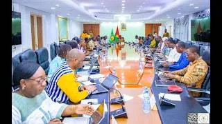 Miniature : CONSEIL DES MINISTRES : IBRAHIM TRAORÉ FAIT SON ENTRÉE, LE GOUVERNEMENT AU COMPLET À LA TABLE