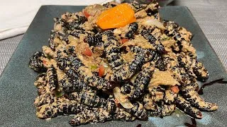 Miniature : Comment FRIRE les chenilles aux GRAINES de courge pour un trés bon goût || MBINZO || caterpillar ||