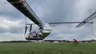 Miniature : Vol inaugural de la nouvelle version de l'avion à propulsion humaine DaSH II construit à l'institut