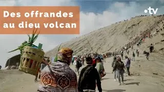 Miniature : Indonésie : des offrandes au dieu volcan au mont Bromo