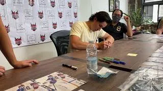 Miniature : Séance d'autographe avec Rafaël Harvey-Pinard / Autograph session with Rafaël Harvey-Pinard