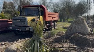 Miniature : Pose de bloc de granit avec le gros iveco 6x4