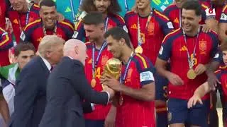 Miniature : Coupe du Monde Moment marquant, quand Donald Trump remet le trophée de la Coupe du monde aux joueurs