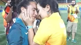 Miniature : Elle la demande en mariage après la finale du tournoi de rugby à 7 féminin aux JO (vidéo)