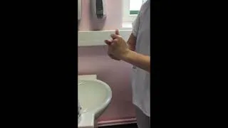 Miniature : Lavage de mains à la solution hydroalcoolique