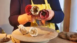Miniature : Tutoriel du modelage d’une fleur en céramique, poterie.