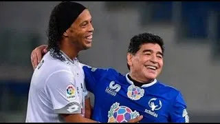 Miniature : RONALDINHO EST  ENCORE MEILLEUR QUE 90% DES JOUEURS !? (quand les légendes rentrent sur le terrain)