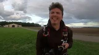 Miniature : Je saute en parachute à 4000m !