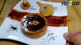 Miniature : TARTELETTE AU CHOCOLAT, DEMI POIRE CONFITE, AMUSE BOUCHE AUX NOIX