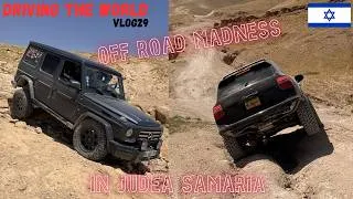 Miniature : ISRAELI and PALESTINIAN fixing a car together OFF ROAD !