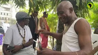 Miniature : Sikolo ékang 🇬🇦 I Atelier de fabrication d'un instrument Mvet Oyeng
