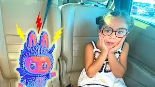 Miniature : Le LABUBU prend le CONTRÔLE de la voiture ! 😱😱