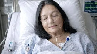 Miniature : À 91 ans, Nana Mouskouri a rompu le silence et a admis ce que nous avons toujours soupçonné.
