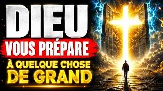 Miniature : DIEU VOUS ISOLE AVANT DE VOUS DONNER QUELQUE CHOSE DE PLUS GRAND (NAPOLEON HILL)