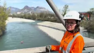 Miniature : Métrologie du charriage par mesure acoustique et sismique faite sur passerelle du DRAC
