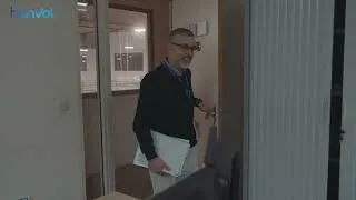Miniature : Moussa, 41 ans, raconte sa reconversion professionnelle chez Revima, en tant qu'Ingénieur qualité.