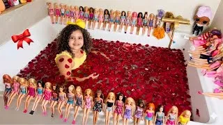 Miniature : JE NE M’ATTENDAIS PAS À ÇA 😱🌹 (baignoire remplie de roses !)