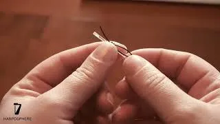 Miniature : Comment faire un nœud pour changer une corde de harpe ?
