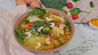 Miniature : Comment préparer une soupe asiatique aux nouilles, poulet et curcuma ?