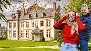 Miniature : Who Buys a Crumbling Château… Then Restores an Old Boat?