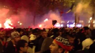 Miniature : Fête des Parisiens sur les Champs Elysées