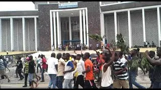 Miniature : 🔴 RDC/UNIKIN: TENSION A L'UNIKIN LES ETUDIANTS EN COLERE CONTRE LA POLICE/RD CONGO