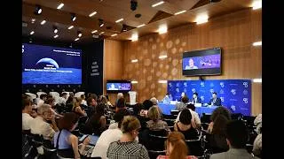 Miniature : Geopolitical Stakes of the New Moon Race