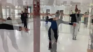 Miniature : Intro to Cunningham Technique® - Modern-Dance-Schule Freiburg