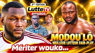 Miniature : Modou Lo merité woul trophé bi Alioune Seye-Modou Anta et Ouzin sans filtre sur le trophée fair-play