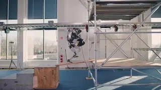 Miniature : Le robot Atlas de Boston Dynamics, la détente après le travail!