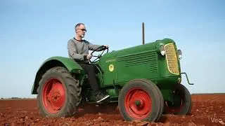 Miniature : J'ai piloté le vieux tracteur des années 50 de mon père grâce à l'intelligence artificielle.