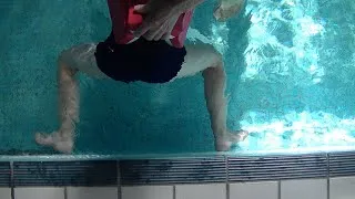 Miniature : APPRENDRE LA BRASSE ET LE CISEAU DE JAMBES CHEZ L'ENFANT. PREMIERS GESTES DU NAGEUR DEBUTANT.