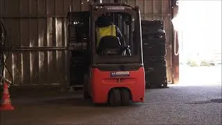 Miniature : Tuto video training forklift and licence forklift safety training how to drive a moffett positioner