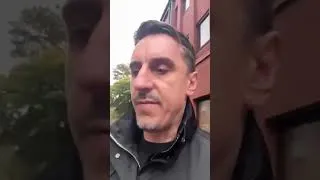 Miniature : Gary Neville about England flags on buldings