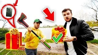 Miniature : Choisis le BON cadeau CHALLENGE !! (ou on l'explose à coup de haches)