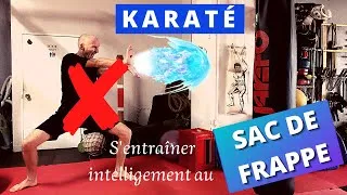 Miniature : Karaté : s'entraîner au sac de frappe