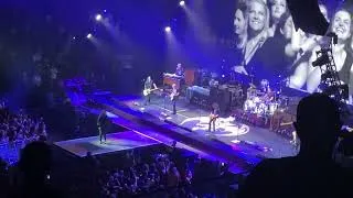Miniature : Hollywood Vampires - Hi Ho Silver Lining (Jeff Beck cover) (Live) - Paris, France, 08/26/2026