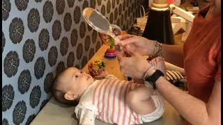 Miniature : Développement psychomoteur de votre enfant. Vidéo 3: Découverte du corps à plat au sol (2 à 6 mois)