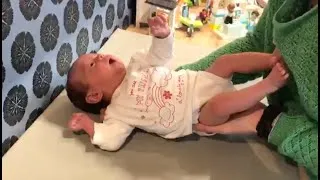 Miniature : Développement psychomoteur de votre enfant. Vidéo 2: Les bons réflexes posturaux. (dès la naissance)