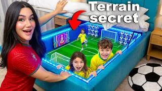 Miniature : J'ai CONSTRUIT un TERRAIN de FOOT SECRET dans Ma Maison