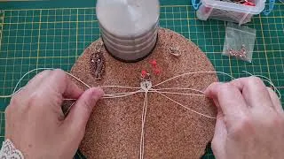 Miniature : boucles d'oreilles chouettes en micro macramé