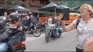 Miniature : UNE PARADE DE 500 HARLEY-DAVIDSON !