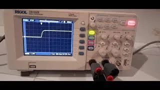 Miniature : Régime transitoire : la charge et la décharge d'un condensateur par oscilloscope