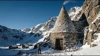 Miniature : Personne Ne Croyait à Sa Tour De Pierre… Jusqu’à Ce Qu’il Sauve Le Village Du Froid
