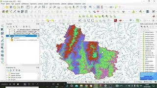 Miniature : Carte d'altitude avec un réseau hydrographique 